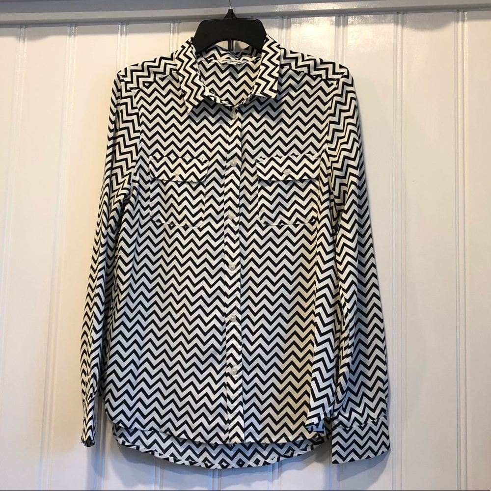 Black and White Zig Zag button up top
